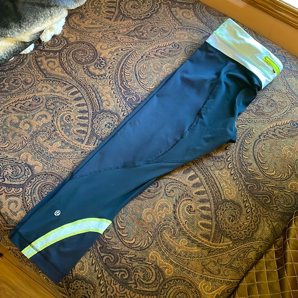 Lululemon leggings Size 8 - Picture 5 of 6